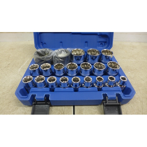 5006 - A 21 piece socket set