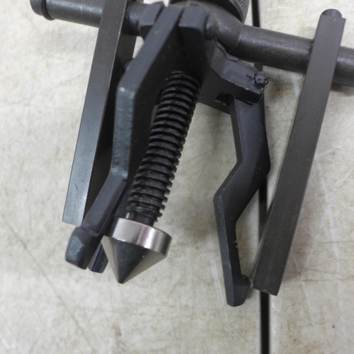 5008 - A pilot bearing puller