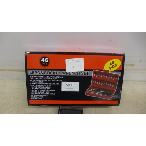 5009 - A 46 piece socket wrench set