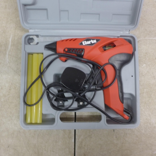 5044 - *VAT* A cased sample 240v Clarke JS-830JQ hot glue gun - with glue sticks