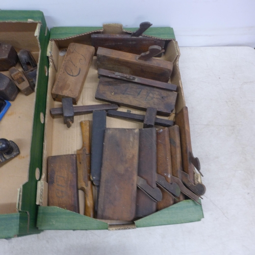 5047 - A quantity of vintage wooden moulding planes, wooden block planes and other wood planes including Dr... 