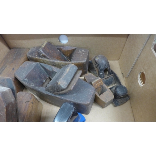 5047 - A quantity of vintage wooden moulding planes, wooden block planes and other wood planes including Dr... 