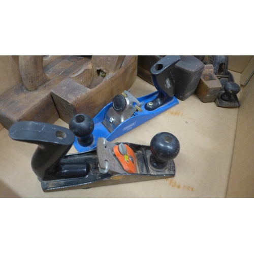 5047 - A quantity of vintage wooden moulding planes, wooden block planes and other wood planes including Dr... 