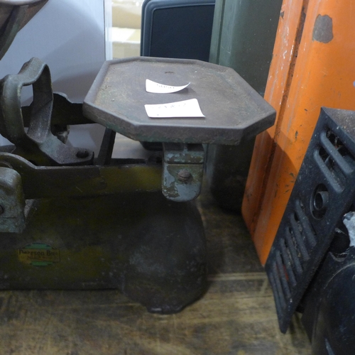 5050 - A set of Pearson Bros vintage weighing scales and a quantity of cast iron imperial and metric weight... 