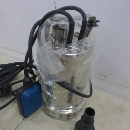 5059 - *VAT* A boxed sample Clarke SMT0709-1100 240v 1100w clean water pump