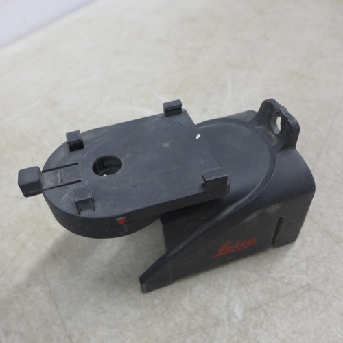 5071 - A Leica Lino L2+ cross line laser level in case