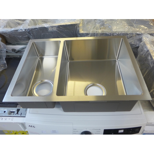 4043 - 2x Idro large 1.5 bowl stainless steel sinks *This lot is subject to VAT