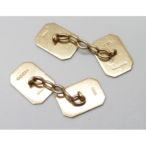 7003 - A pair of 9ct gold engraved design cufflinks with initial, 6.1g