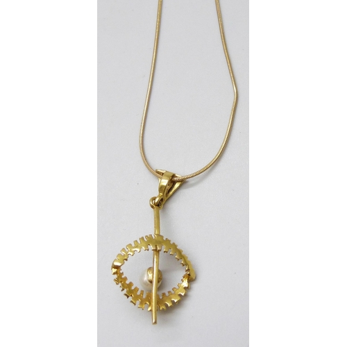 7037B - A hallmarked 9ct gold Brutalist style pendant set with a pearl, on a 9ct gold chain, 4.7g total weig... 