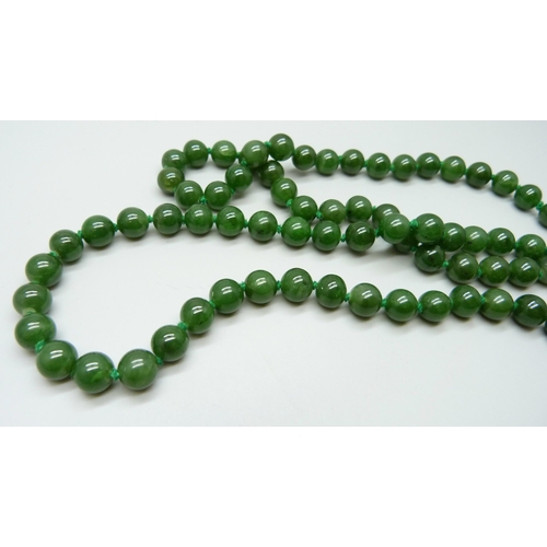 7057 - A long nephrite bead necklace, 119g, 9mm beads, 85cm