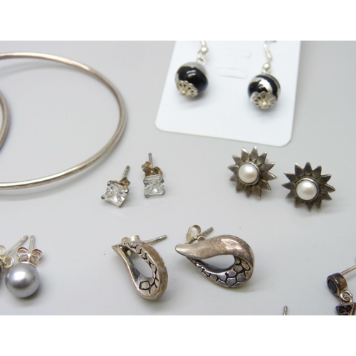 7064 - A collection of silver earrings, 52g, five pairs of unmarked white metal earrings, a pair of costume... 