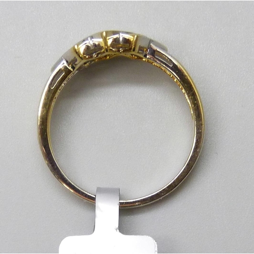 7078 - A TGGC silver gilt yellow sapphire ring, U