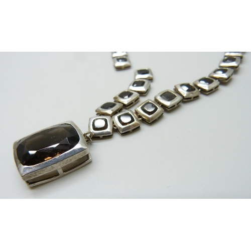 7085 - A silver and smoky quartz necklace, (requires repair in two places - detached on both sides), 37g