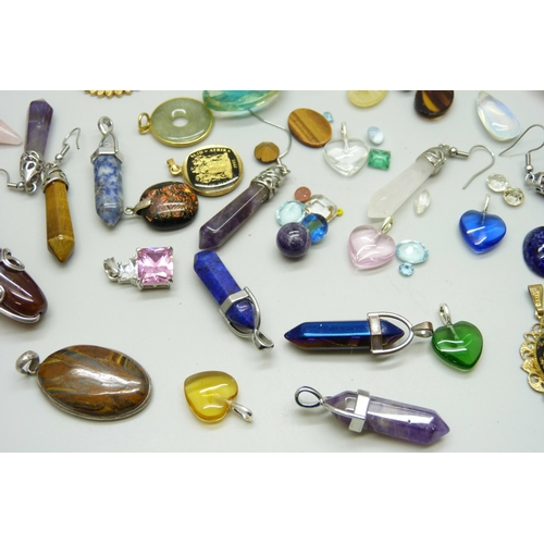 7089 - A collection of gemstone pendants and loose gemstones