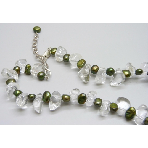 7090 - A silver mounted pearl and quartz necklace, 71g