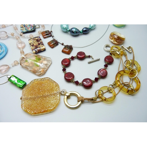 7114 - A Murano and other glass jewellery including rings