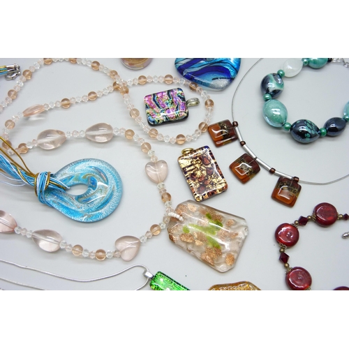 7114 - A Murano and other glass jewellery including rings