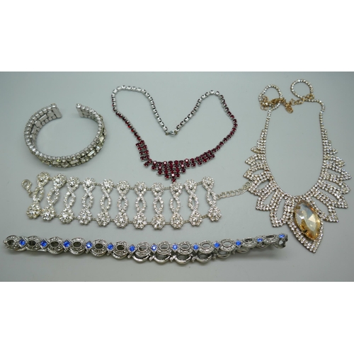 7123 - Vintage paste set jewellery