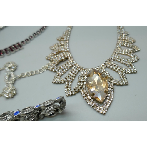 7123 - Vintage paste set jewellery