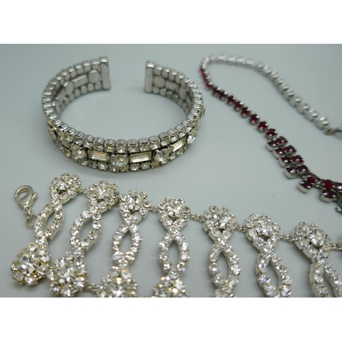 7123 - Vintage paste set jewellery