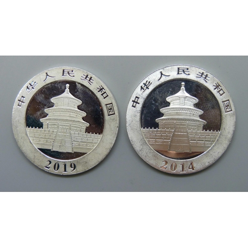 7193 - Two Chinese 1oz .999 fine silver coins, 2014 and 2019