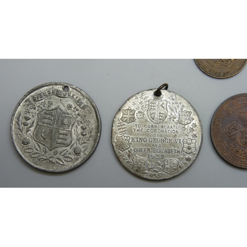 7200 - A collection of medallions and a replica coin