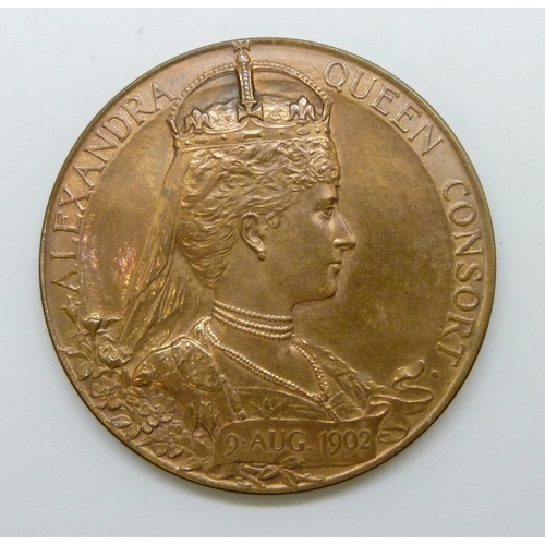 7208 - An Edward VII and Alexandra Queen Consort Royal commemorative bronze medallion, cased