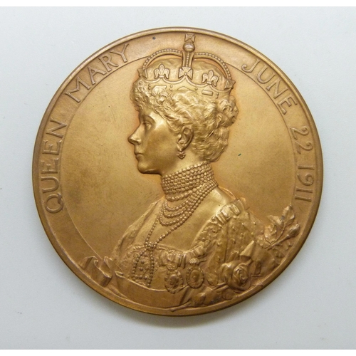 7209 - A George V and Queen Mary Royal commemorative bronze  medallion, cased