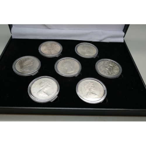 7213 - A Queen Elizabeth II complete crown collection 1953-1981, seven coins, 1953 crown, 1960 New York Exh... 