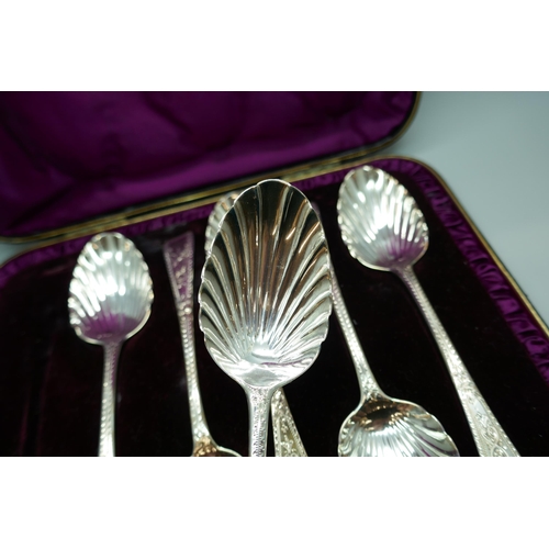 7219 - A set of George III silver spoons, London 1810, 223g, cased