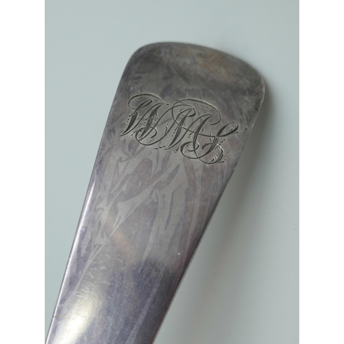 7222 - A George III large silver ladle, London 1792, 127g