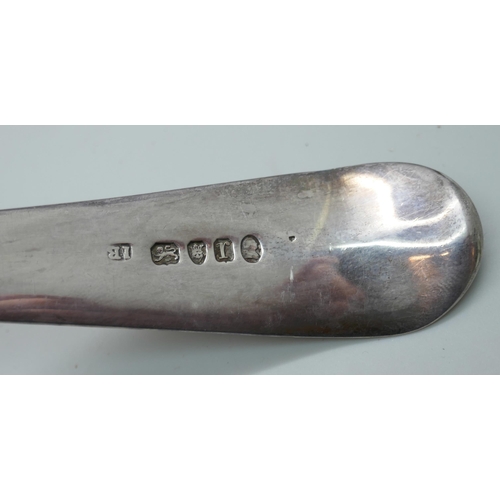 7222 - A George III large silver ladle, London 1792, 127g