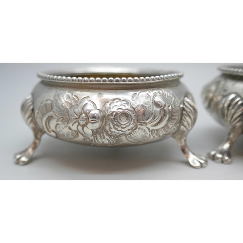 7232 - A pair of Victorian silver salt cellars, Thomas White, London 1887, 123g