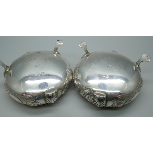 7232 - A pair of Victorian silver salt cellars, Thomas White, London 1887, 123g