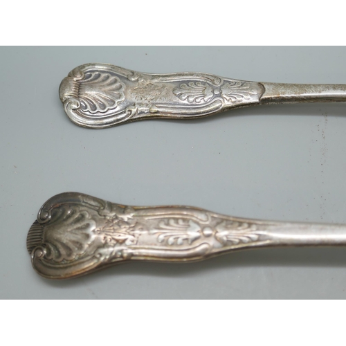 7236 - A matching Victorian silver fork and spoon set, London 1889, 91g