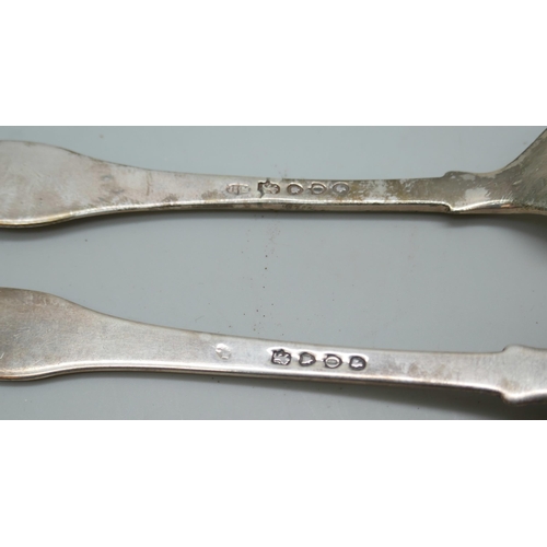 7236 - A matching Victorian silver fork and spoon set, London 1889, 91g