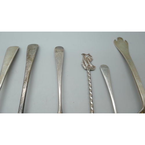 7237 - A collection of assorted silver teaspoons including Georgian and Victorian, 190g