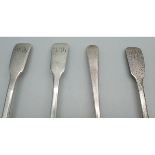 7241 - Georgian spoons - Two sets of three silver mustard spoons and a pair of silver mustard spoons, 85g