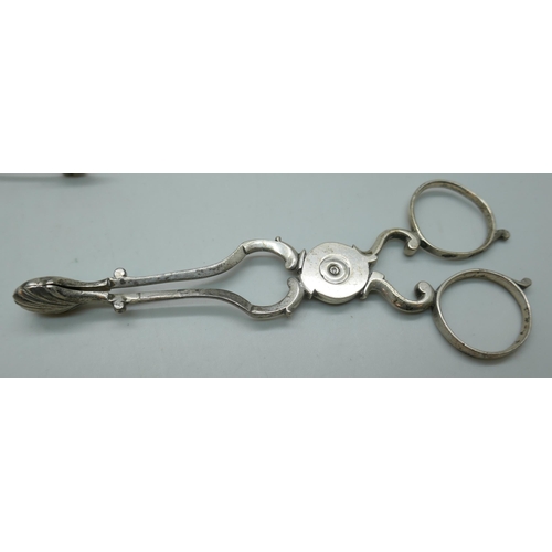 7243 - A silver fork, a pair of silver sugar nips, a/f repaired, and a pair of silver sugar tongs, 77g