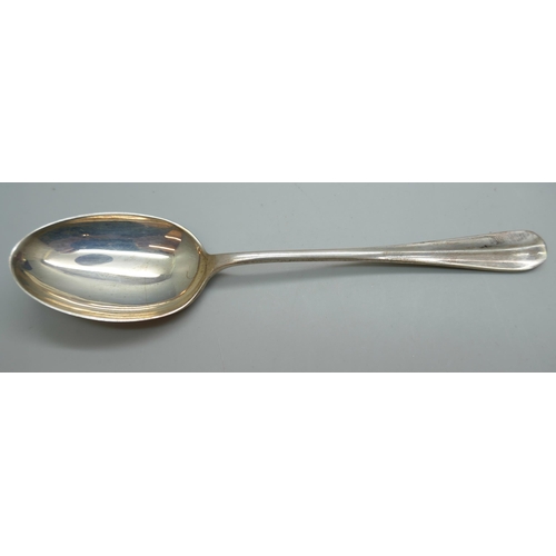 7247 - A silver spoon together with two silver unmatched napkin rings, all cased, 65g