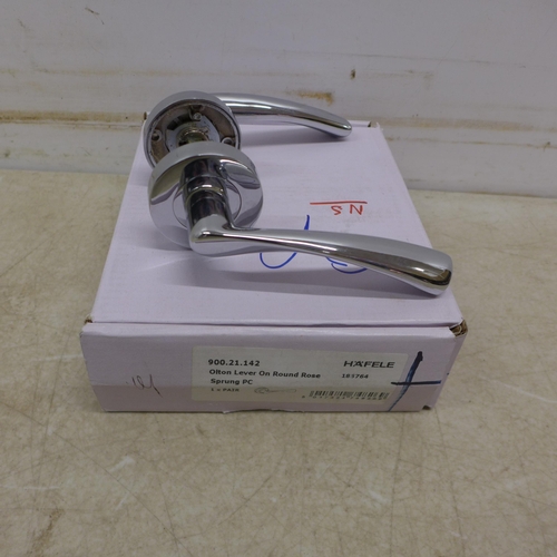 5104 - 6 chromed door handles, boxed