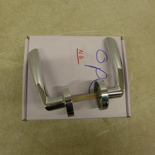 5104 - 6 chromed door handles, boxed