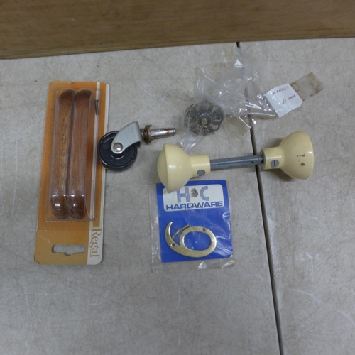 5115 - A quantity of miscellaneous items including handles, brass letters, door knobs, etc.