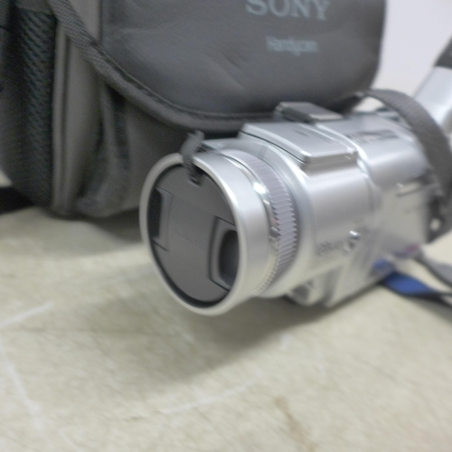 5122 - A boxed Sony DCR-TRV60E digital handy cam video recorder and a boxed Sony CCD-TR515E handy cam video... 