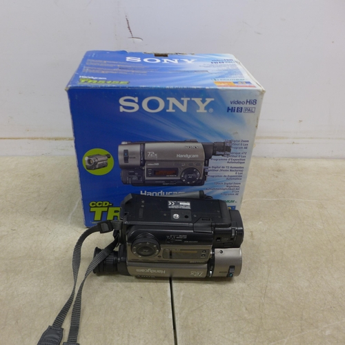 5122 - A boxed Sony DCR-TRV60E digital handy cam video recorder and a boxed Sony CCD-TR515E handy cam video... 