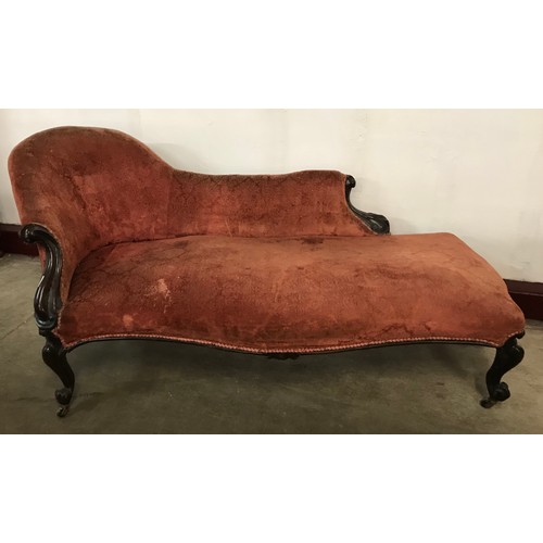 179 - A Victorian mahogany and upholstered chaise longue