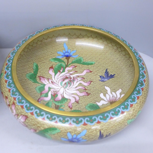 2038 - A Chinese cloisonné lidded pot, matching shallow bowl and a shallow bowl decorated with figures