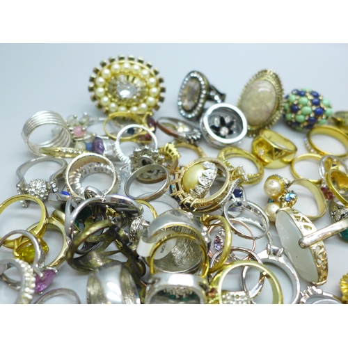 2055 - 100 costume rings