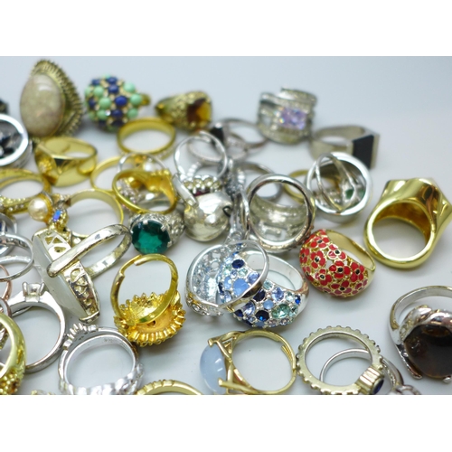 2055 - 100 costume rings