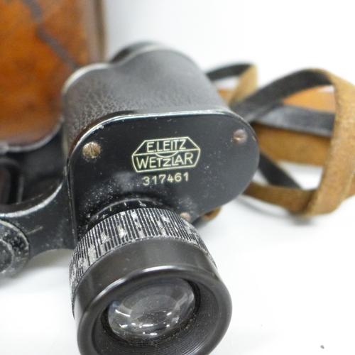 2082 - A pair of World War II period German binoculars E. Leitz, Wetzlar,  317461, 8x30, with leather case ... 